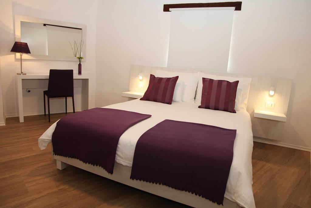 Boutique Hotel Dvor Dobrovo Cameră foto