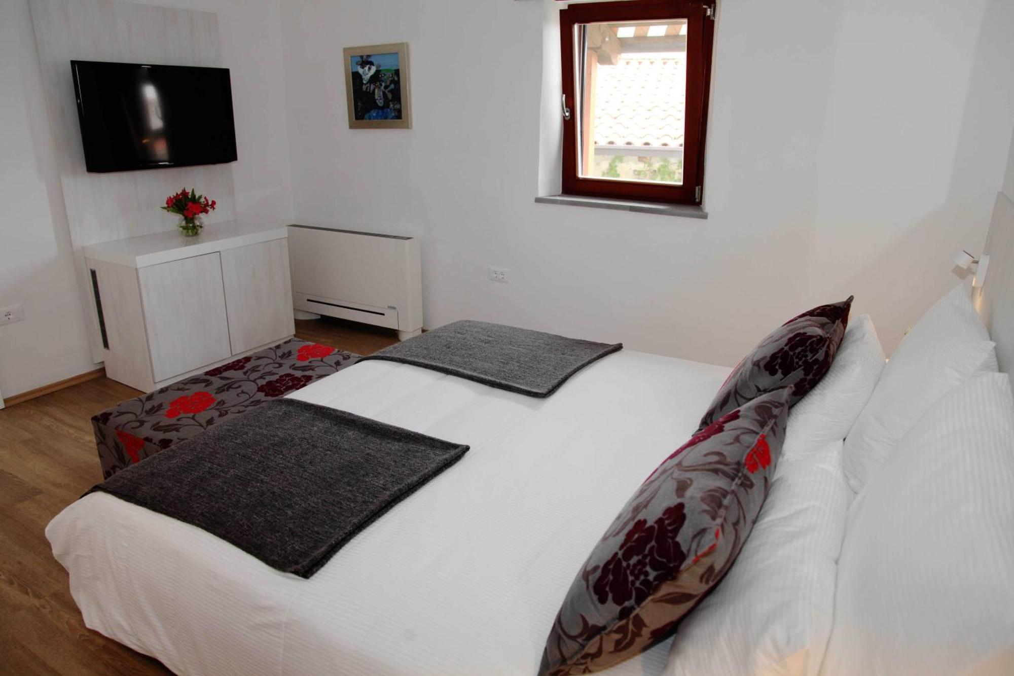 Boutique Hotel Dvor Dobrovo Cameră foto